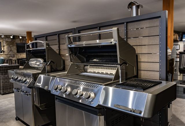 Freestanding and built-in grills